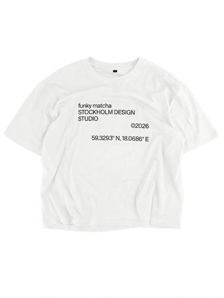 Funky Matcha Stockholm Design Studio T-Shirt — Schwarzer Boxy Fit, Silberner reflektierender Druck (Unisex)
